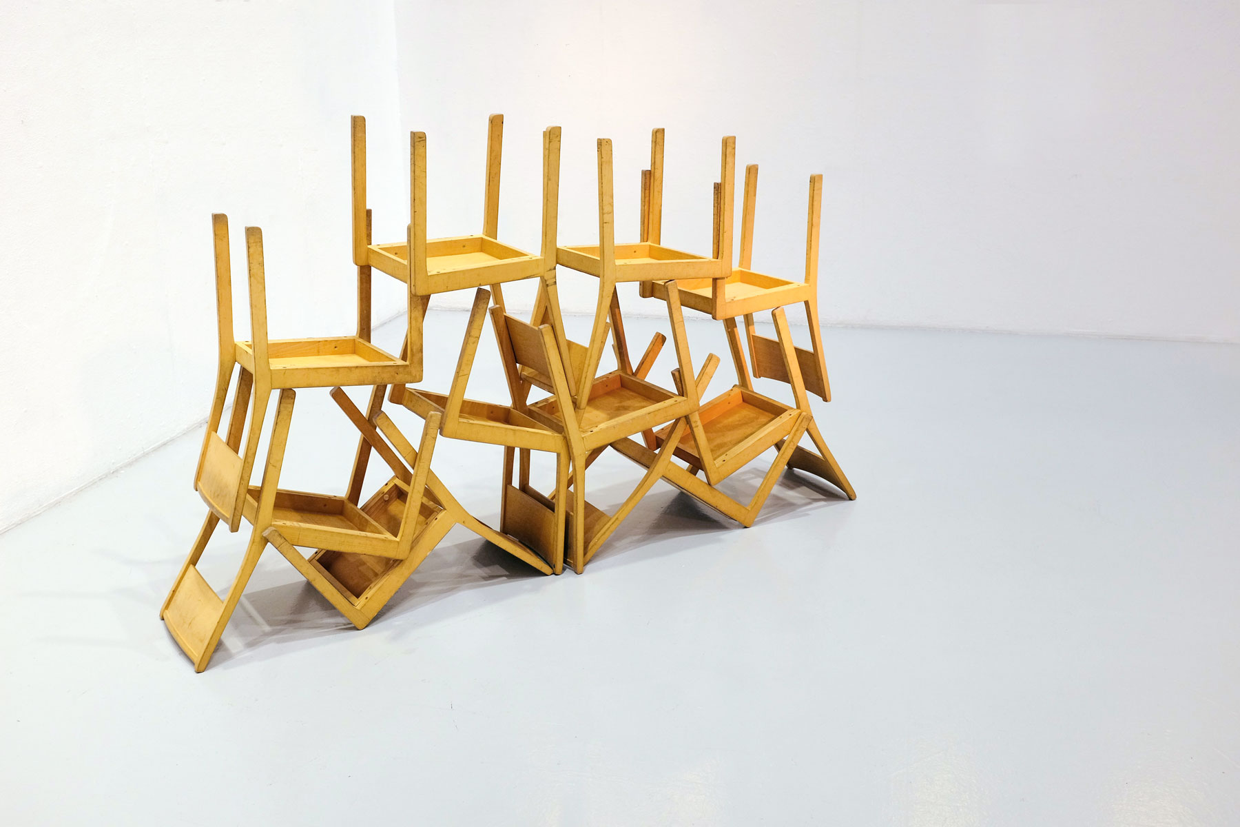 10chairs