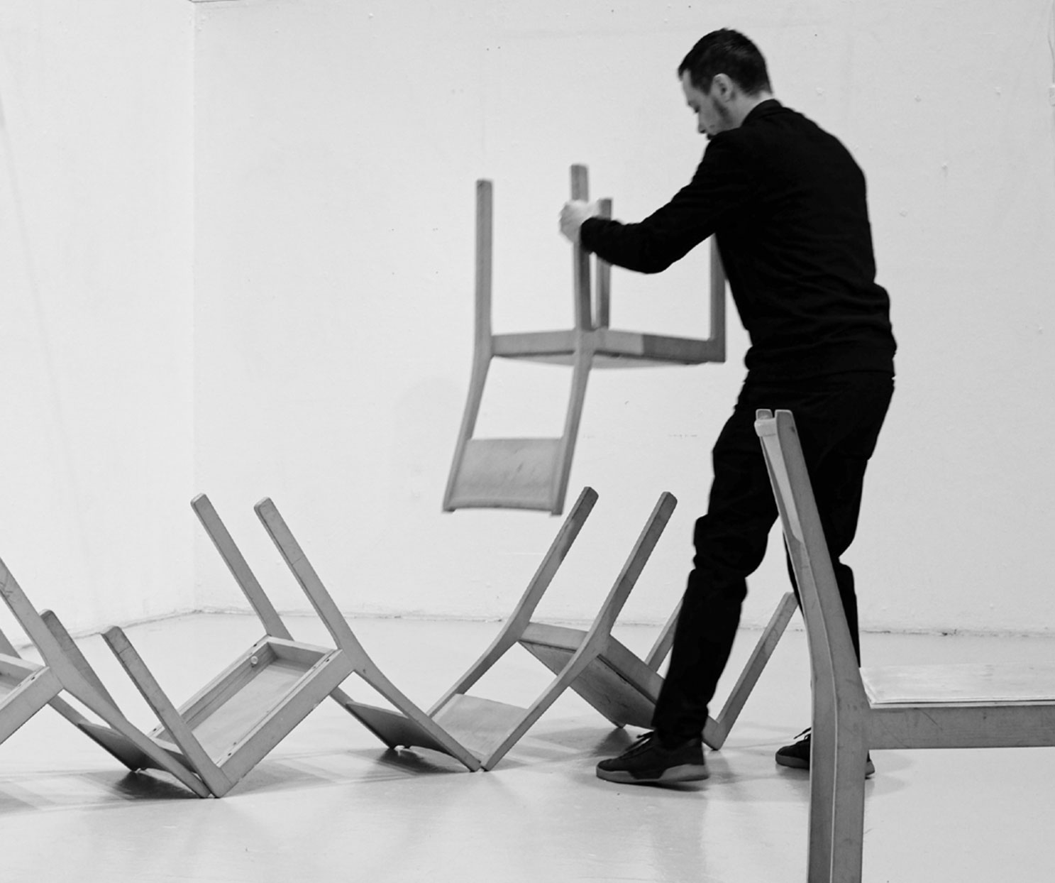 10chairs_installation